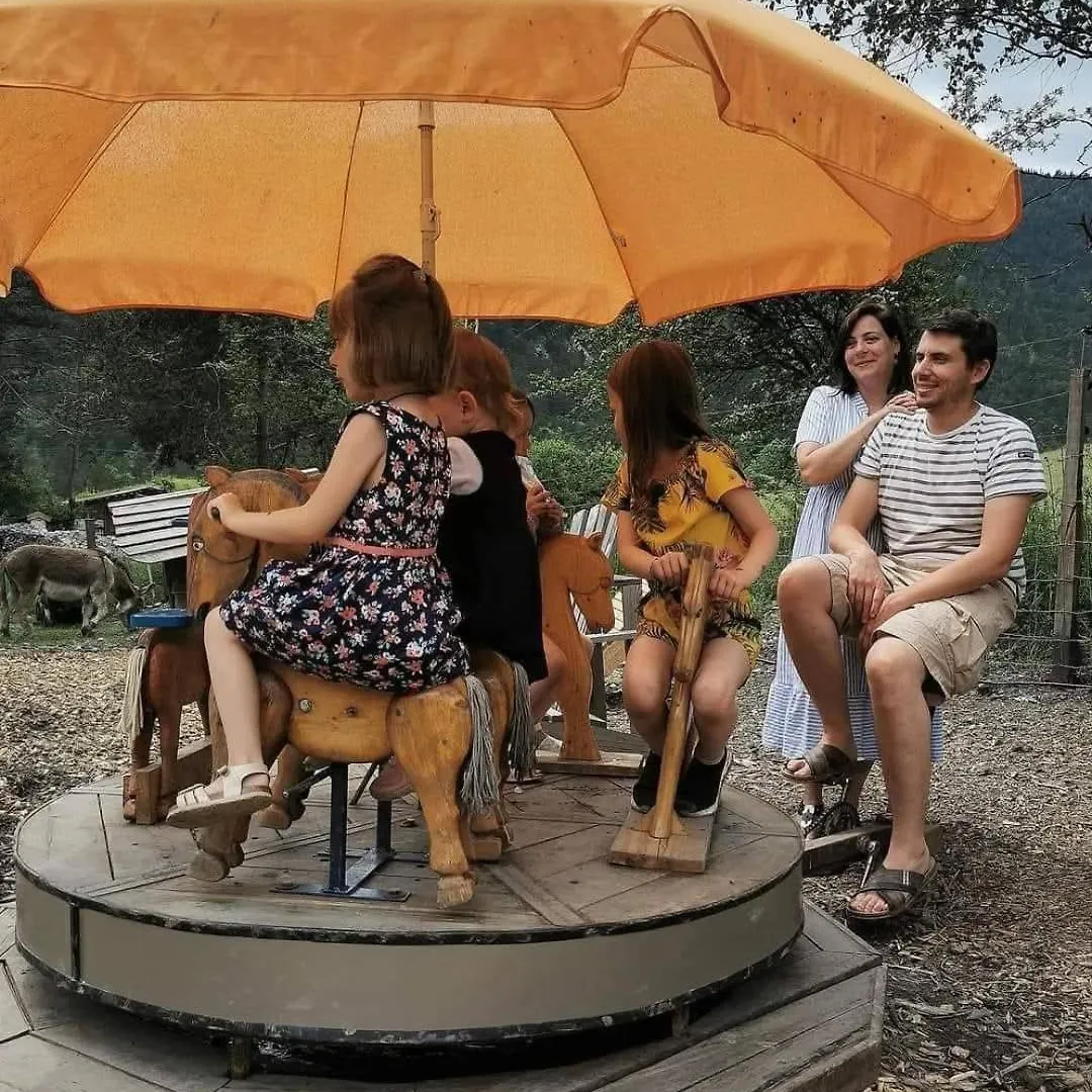 La Cabane Enchantee, Logement Insolite A La Ferme Le Vernet  Campsite