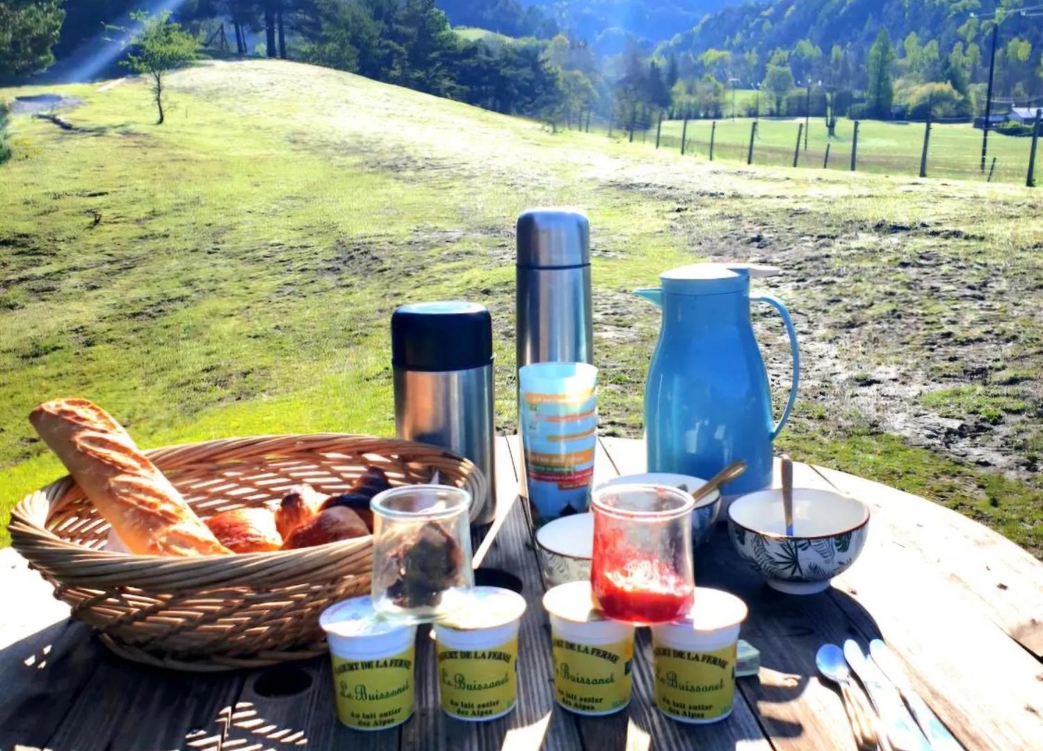 Campsite La Cabane Enchantee, Logement Insolite A La Ferme Le Vernet